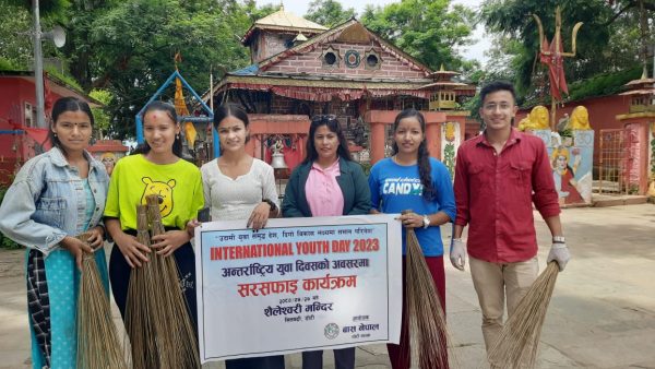 बास नेपाल डोटी शाखाले युवा दिवसको उपलक्ष्यमा गर्‍यो मन्दिरमा सरसफाइ  