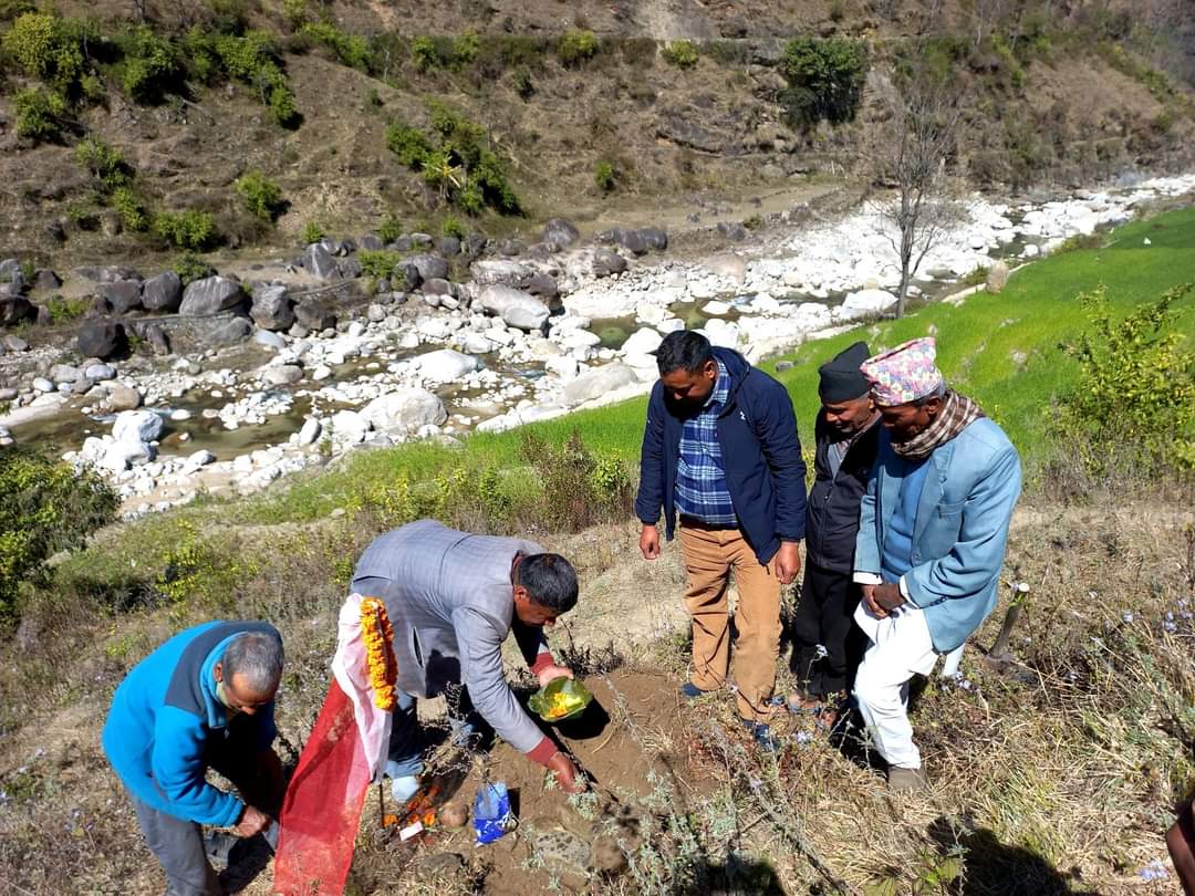 के.आई.सिंह र शिखर जाेड्ने झाेलुंगे पुलकाे उद्घाटन