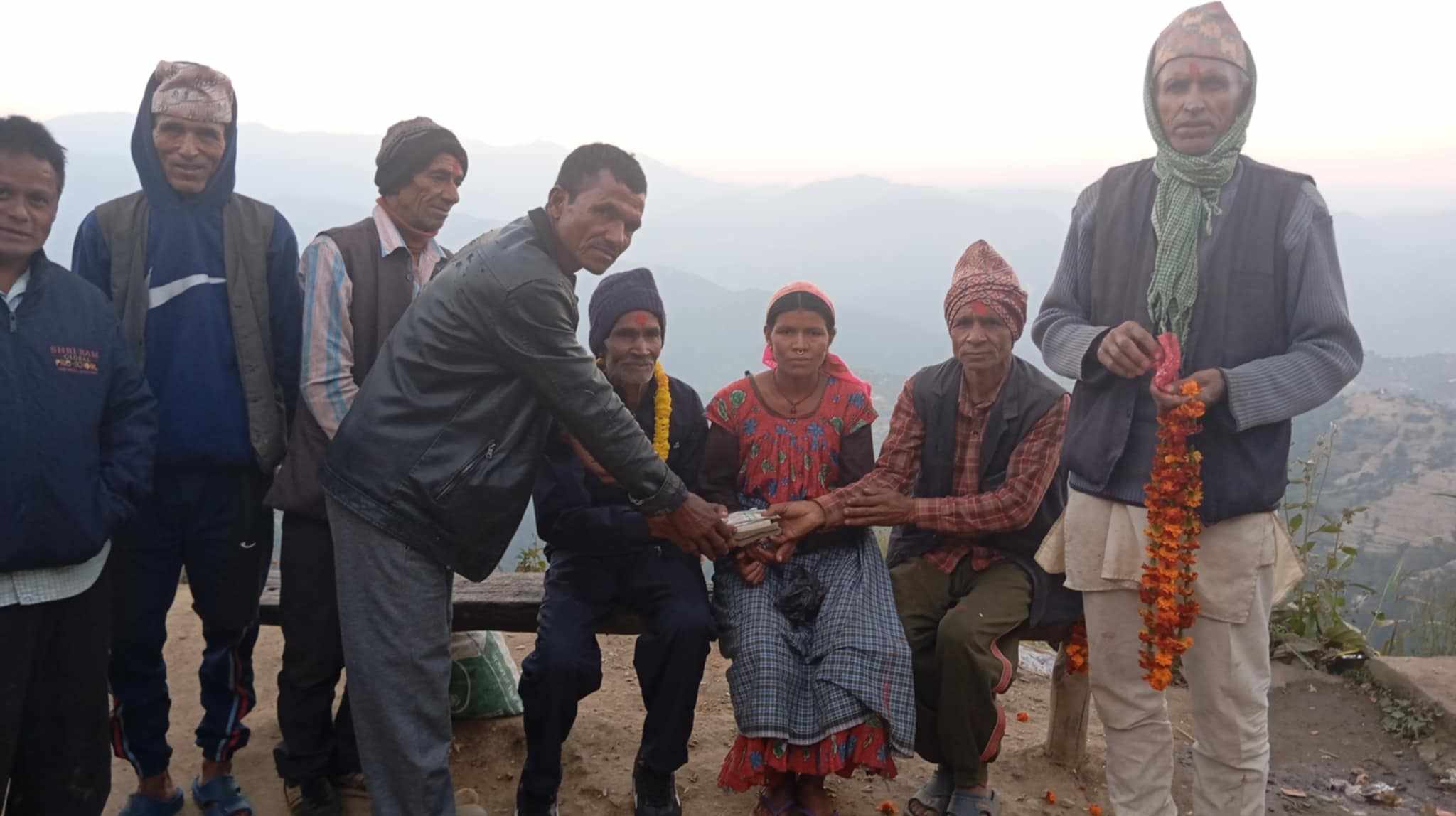 पहिरोले क्षतीग्रस्त घर पुर्ननिर्माणका लागि नगद रकम हस्तान्तरण